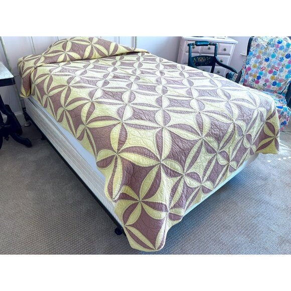 Vintage quilt Orange Peel pattern yellow lavender twin or full Extra Long - Picture 2 of 10